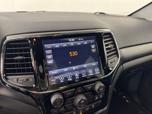 Used 2019 Jeep Grand Cherokee Altitude image 16