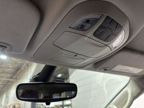 Used 2023 Chrysler Voyager LX image 35