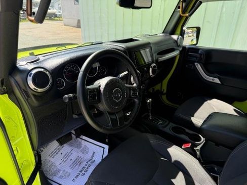 Used 2017 Jeep Wrangler Sahara image 16