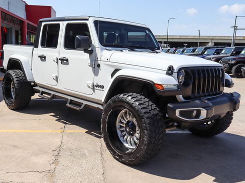 Used 2023 Jeep Gladiator Sport AWD/4WD image 4