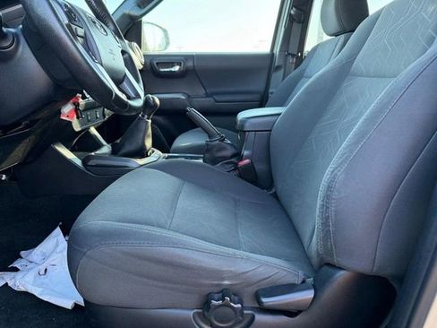 Used 2017 Toyota Tacoma TRD Off-Road w/ Tow Package image 17