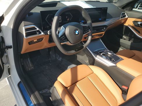 Used 2025 BMW 330i Sedan w/ Premium Package RWD image 17