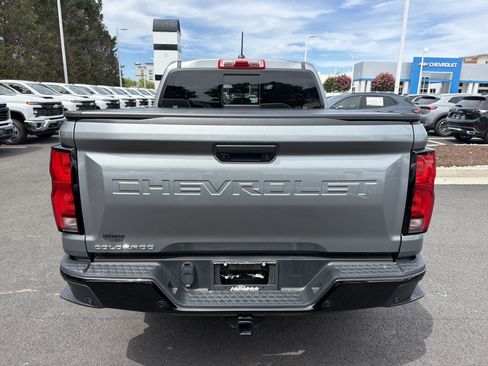 Used 2024 Chevrolet Colorado Z71 w/ Z71 Convenience Package 2 AWD/4WD image 9