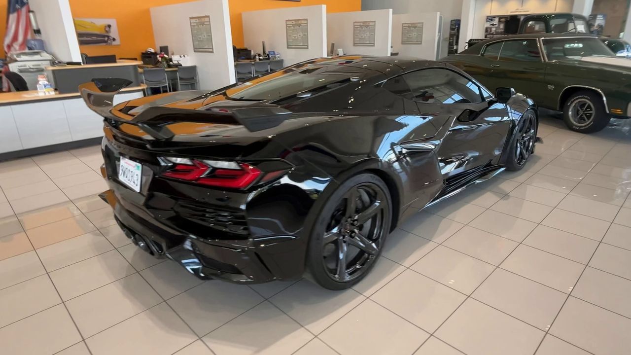 Used 2024 Chevrolet Corvette Z06 w/ Z07 Performance Package RWD image 7