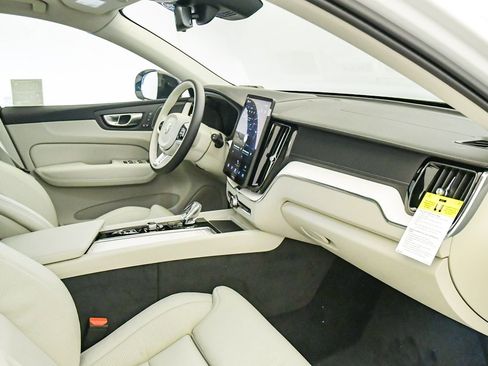 New 2026 Volvo XC60 B5 Ultra w/ Climate Package PRO AWD/4WD image 16