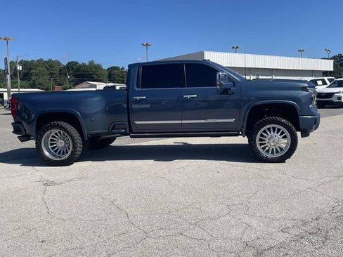 Used 2025 Chevrolet Silverado 3500 High Country w/ Technology Package AWD/4WD image 2