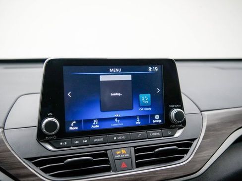 Used 2024 Nissan Altima 2.5 SV image 3