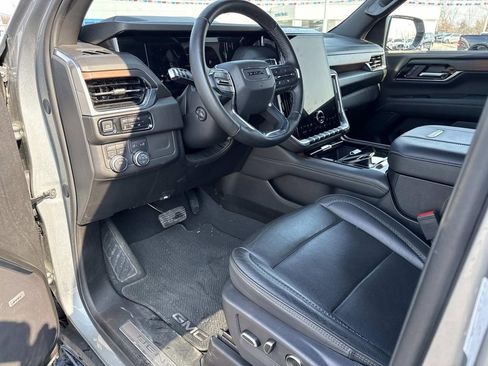 Used 2025 GMC Yukon Denali image 9