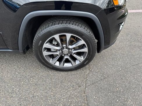 Used 2018 Jeep Grand Cherokee Limited AWD/4WD image 9