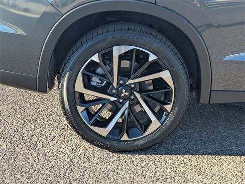 New 2025 Mitsubishi Outlander SE image 5