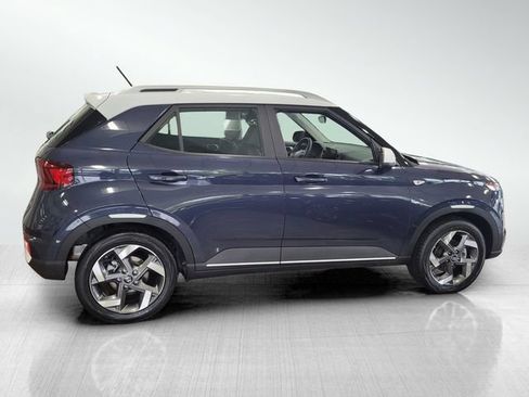 Used 2025 Hyundai Venue Limited FWD image 4