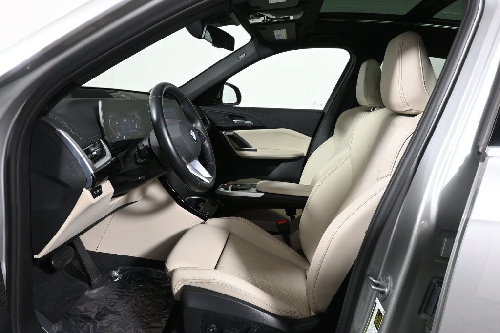 Certified 2025 BMW X1 xDrive28i w/ Technology Package AWD/4WD image 3