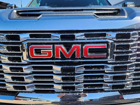 New 2026 GMC Sierra 2500 Denali w/ Denali Reserve Package AWD/4WD image 9