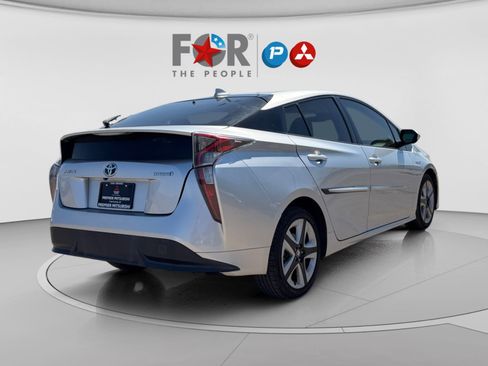 Used 2016 Toyota Prius Three Touring FWD image 5
