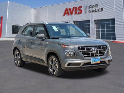 Used 2025 Hyundai Venue SEL FWD image 3