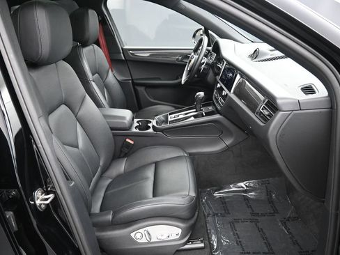 Certified 2023 Porsche Macan S AWD/4WD image 30
