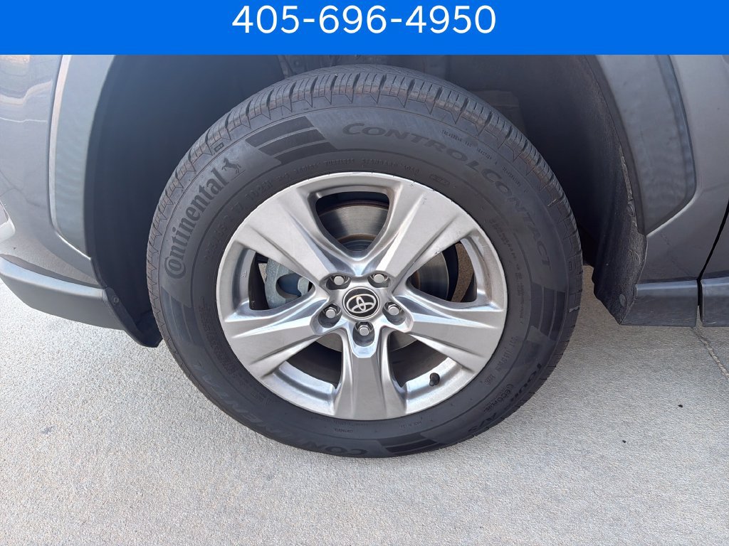 Used 2022 Toyota RAV4 XLE FWD image 11