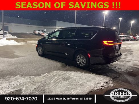 New 2026 Chrysler Pacifica Select image 12