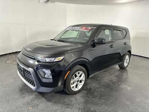 Used 2022 Kia Soul LX w/ Technology Package FWD image 4