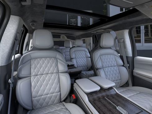 New 2026 Lincoln Navigator Black Label AWD/4WD image 8