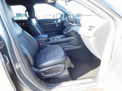 Used 2025 Ford Explorer ST-Line w/ ST-Line Street Pack image 17