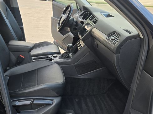 Used 2018 Volkswagen Tiguan SEL image 22