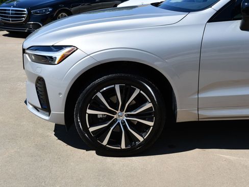 Used 2025 Volvo XC60 B5 Plus image 4