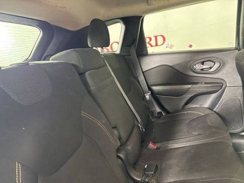 Used 2017 Jeep Cherokee Latitude image 18