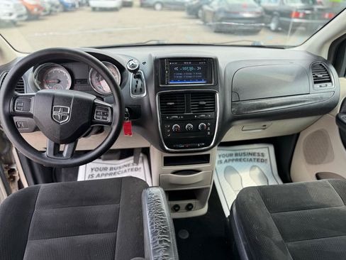 Used 2016 Dodge Grand Caravan w/ SE Plus Package FWD image 13
