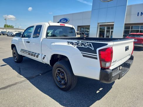Used 2019 Toyota Tacoma SR AWD/4WD image 8