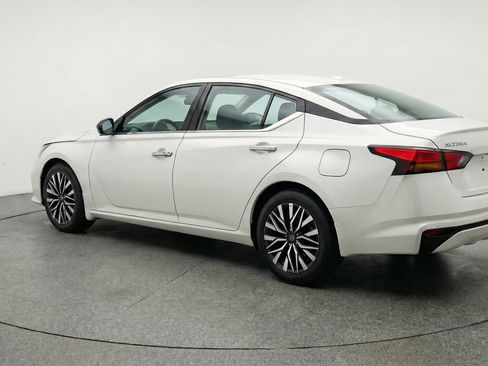 Used 2025 Nissan Altima 2.5 SV image 6