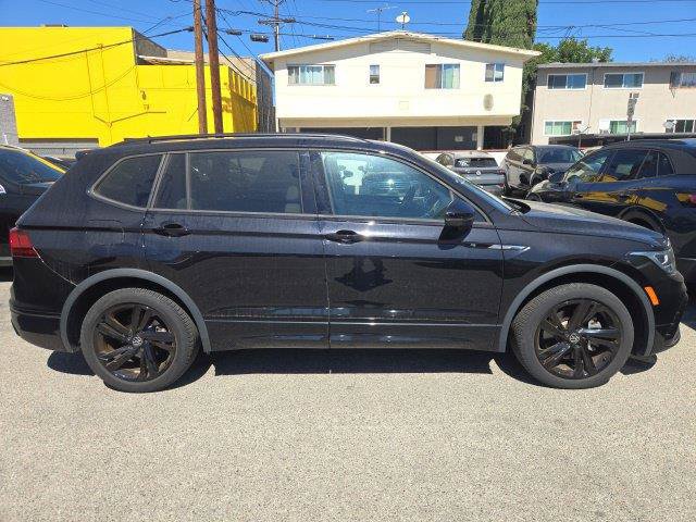 Used 2024 Volkswagen Tiguan SE R-Line FWD image 2