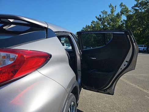 Used 2018 Toyota C-HR XLE FWD image 20