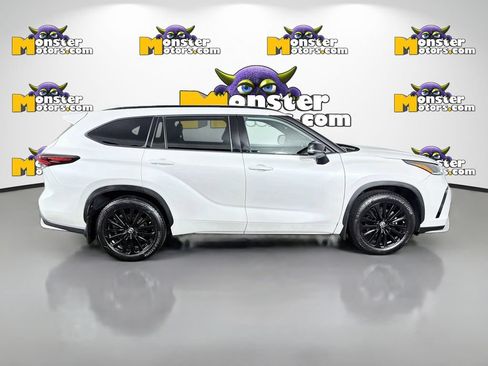Used 2024 Toyota Highlander XSE AWD/4WD image 4