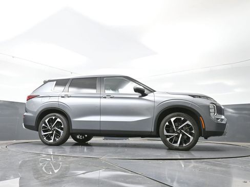 Used 2024 Mitsubishi Outlander SE image 51