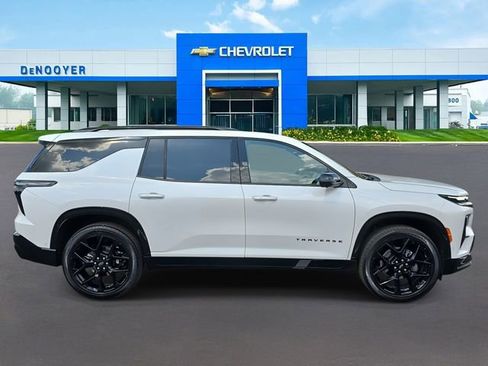 Used 2024 Chevrolet Traverse RS image 4