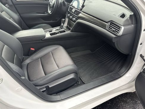 Used 2018 Honda Accord Sport image 5