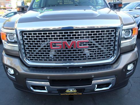 Used 2015 GMC Sierra 3500 Denali w/ Duramax Plus Package AWD/4WD image 9