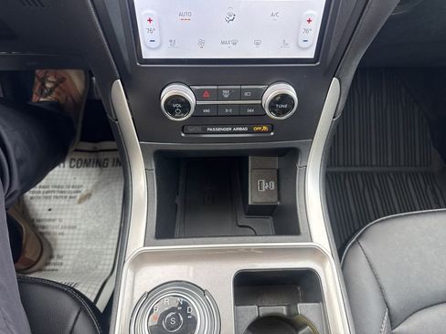 Used 2024 Ford Edge SEL w/ Convenience Package image 17