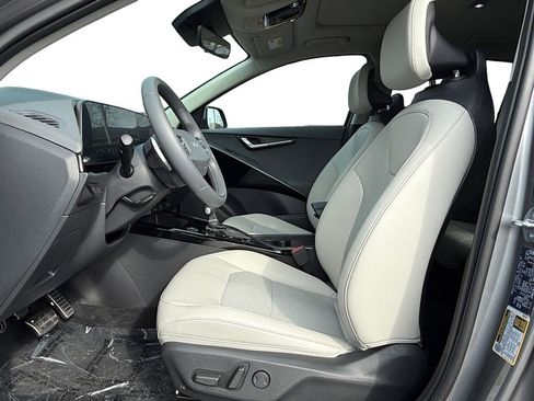 Certified 2025 Kia Niro EX Touring image 9