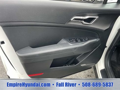 Used 2024 Kia Sportage LX AWD/4WD image 17