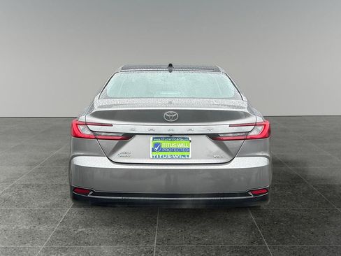 Used 2025 Toyota Camry XLE image 6