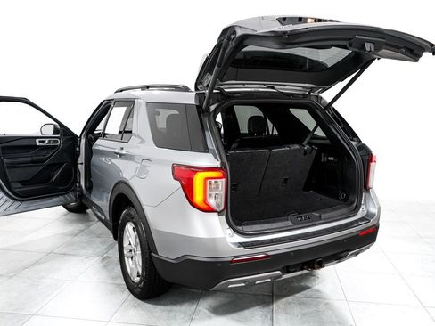 Used 2020 Ford Explorer XLT w/ Equipment Group 202A AWD/4WD image 11