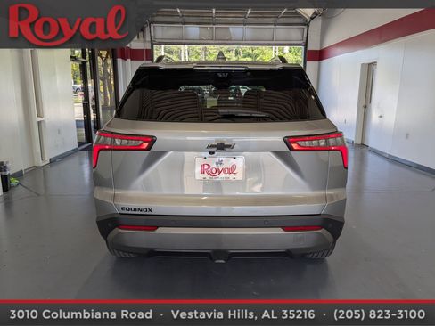 Used 2026 Chevrolet Equinox LT w/ Convenience Package II image 3