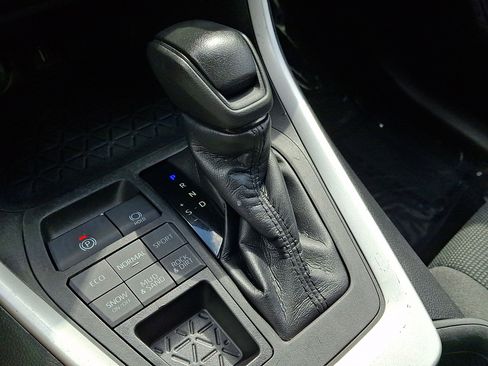 Used 2022 Toyota RAV4 LE AWD/4WD image 14