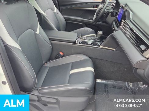 Used 2025 Toyota Camry SE image 18