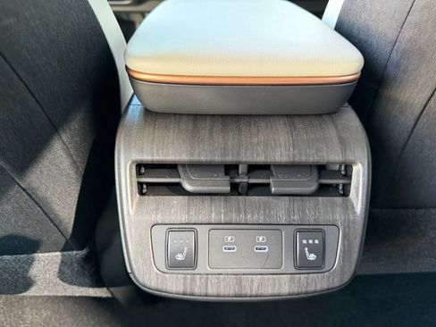 Used 2025 Nissan Ariya AWD image 30