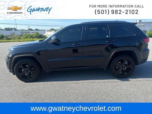 Used 2019 Jeep Grand Cherokee Laredo AWD/4WD image 8