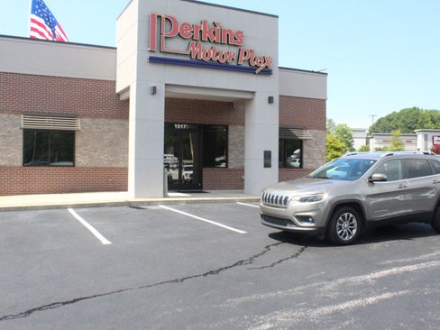 Used 2020 Jeep Cherokee Latitude Plus FWD image 34