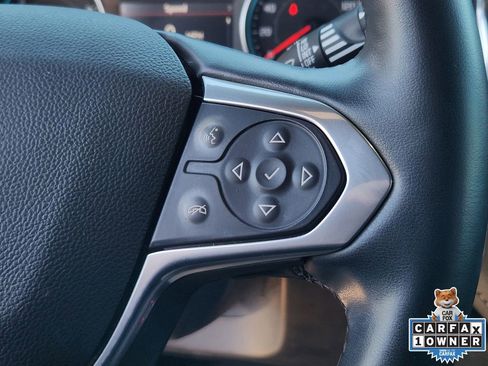 Used 2023 Chevrolet Traverse LT w/ Rear Camera Mirror Package image 33